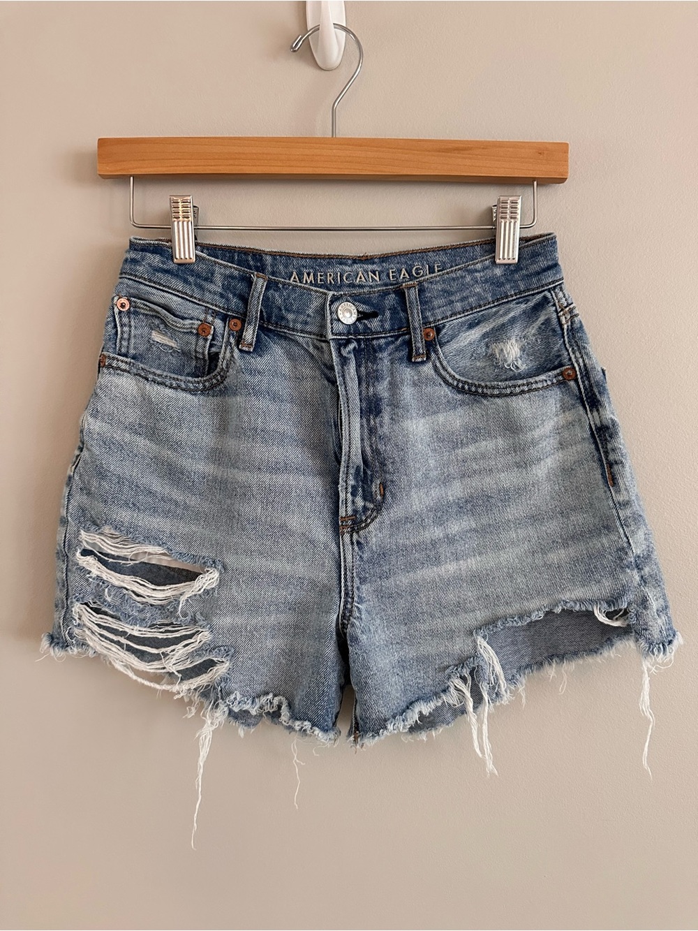 American Eagle Highest Rise 90’s Boyfriend Distressed Denim Shorts Size 2